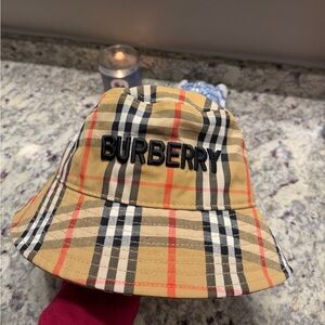 Burberry Plaid Bucket Hat Two Way Style Summer Classic